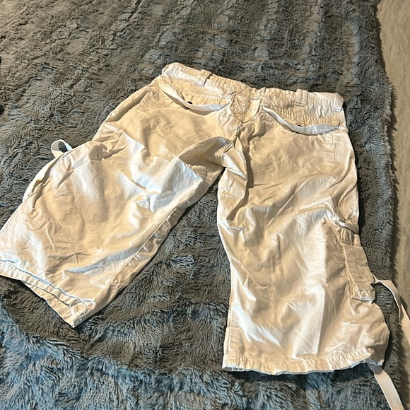 Ivory color, capris style cargo shorts. - Picture 5 of 5